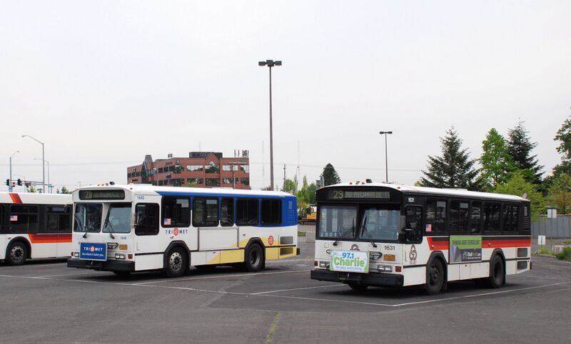 File:TriMet 30-foot Gillig buses.jpg