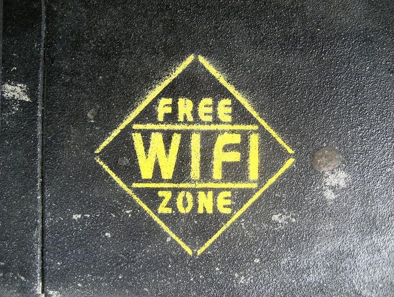 File:FreeWiFiZone.jpg